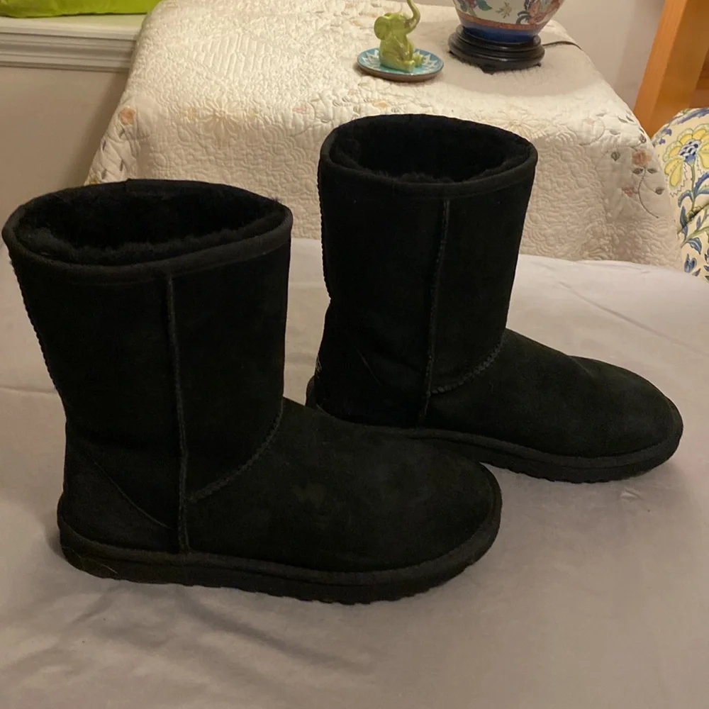 UGG Classic Boots Sz 8 Black, EUC, Authentic. UGGS - Picture 10 of 11